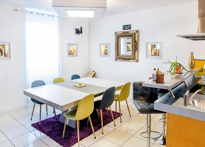 Guest house La Sainte Famille 4*