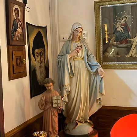 La Sainte Famille Λούρδη