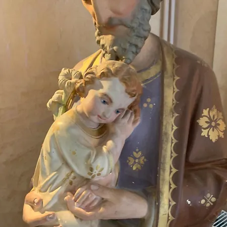 La Sainte Famille Λούρδη