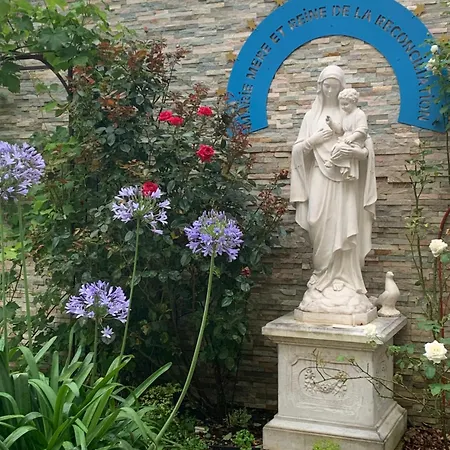 La Sainte Famille Casa de hóspedes 3*