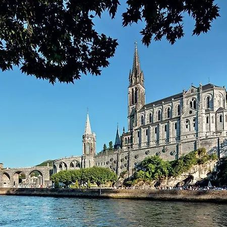 La Sainte Famille Pensión