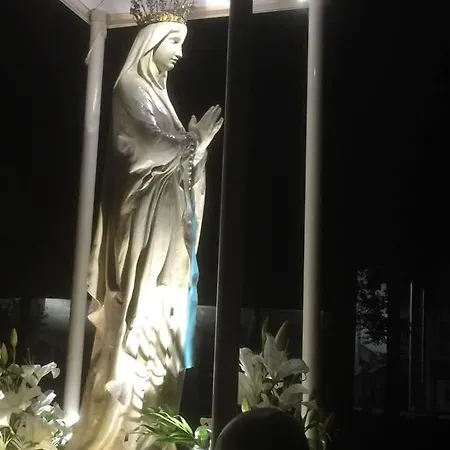 La Sainte Famille Gasthof Lourdes