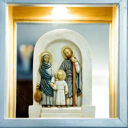 La Sainte Famille بيت ضيافة