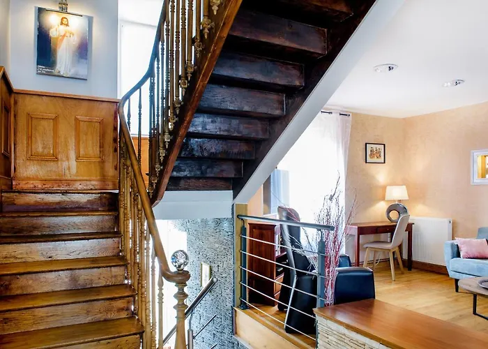 La Sainte Famille لورد