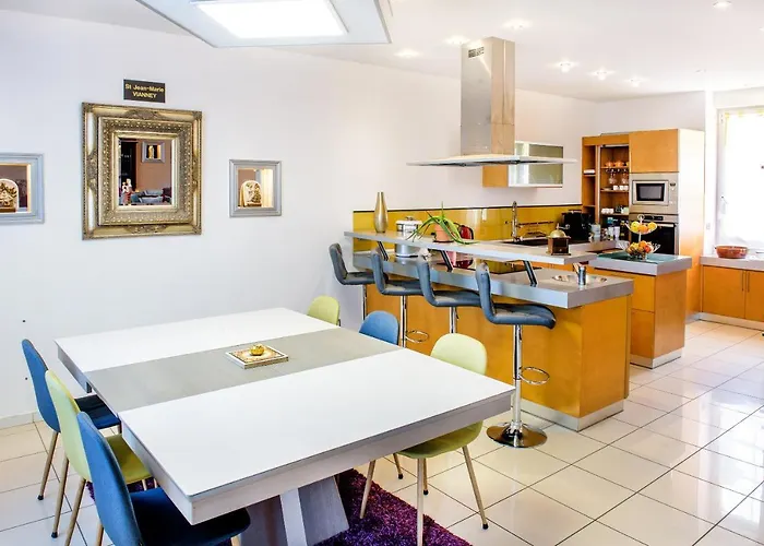 La Sainte Famille لورد