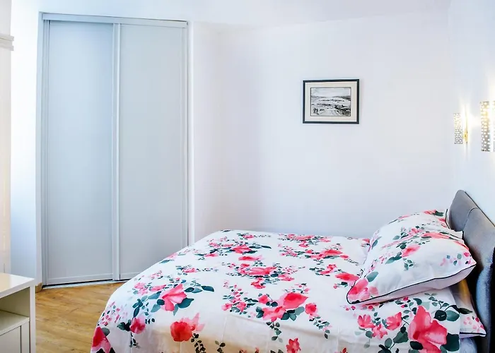 La Sainte Famille 4*